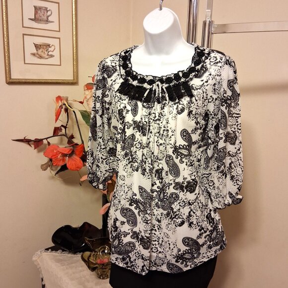 NWT Women's Black White Printed Lined Blouse ¾ Sleeve Pleated Top 8 M - Picture 3 of 9